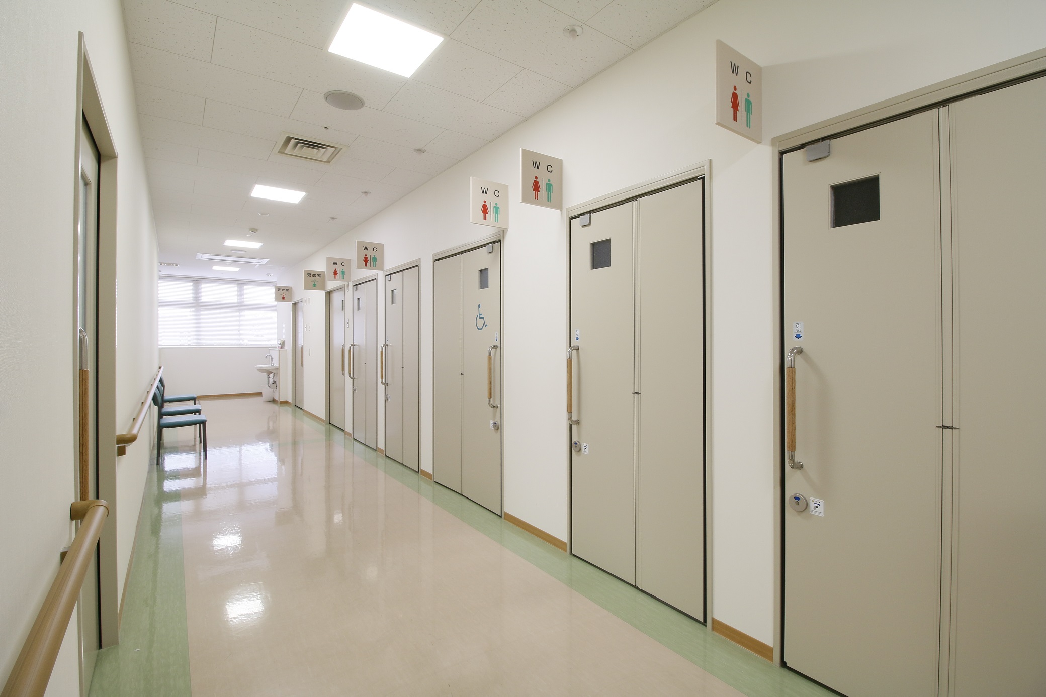 大腸内視鏡検査の増加にも充分対応できるように、トイレや更衣室を充分確保しています。